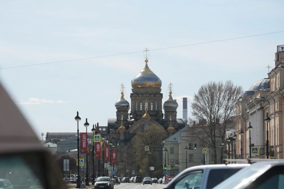 Начали украшать Петербург к майским праздникам
