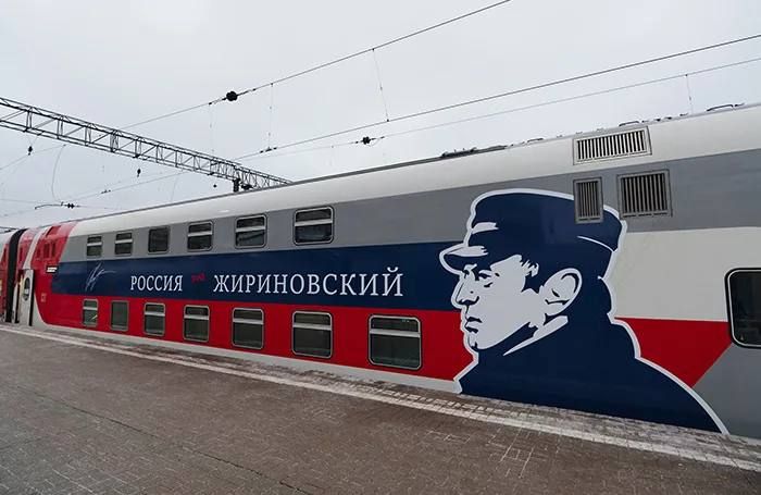Сергей Мардан: Глядя на всенародное хотя и организованное начальством, которое тонко чувствует кого по-настоящему любит народ, празднование юбилея Владимира Вольфовича возникает вопрос социологического порядка