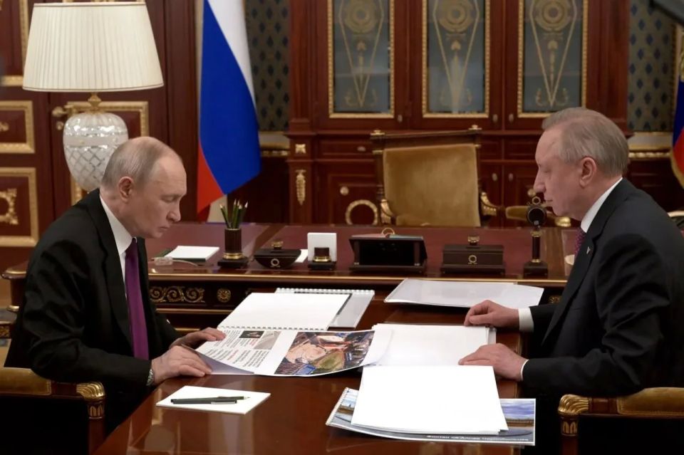 О развитии транспортной инфраструктуры метрополитена в Санкт-Петербурге доложил Владимиру Путину губернатор города Александр Беглов