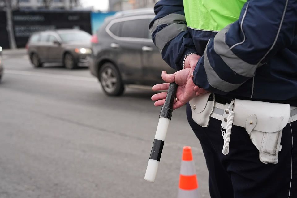 В Петербурге водитель сбежал на кладбище во время проверки на трезвость