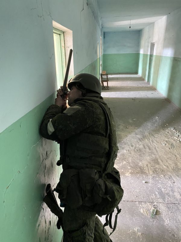 Дмитрий Стешин: Горжусь что был с батальоном "Восток", познакомился с парнями в конце мая 2014 года, приваривали "зушку" к раме MAN в укропской части ВСУ на "Мотеле" Дмитрий Стешин: Горжусь что был с батальоном "Восток", познакомился с парнями в конце мая 2014 года, приваривали "зушку" к раме MAN в укропской части ВСУ на "Мотеле"