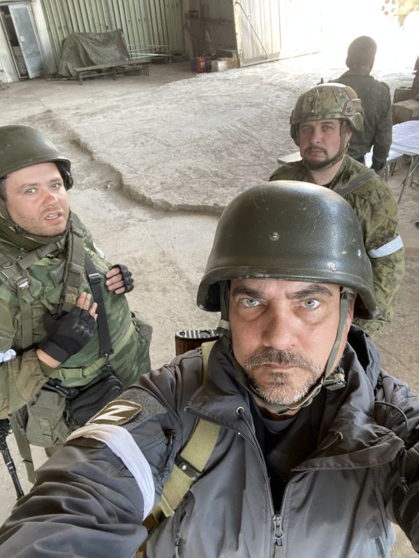 Дмитрий Стешин: Горжусь что был с батальоном "Восток", познакомился с парнями в конце мая 2014 года, приваривали "зушку" к раме MAN в укропской части ВСУ на "Мотеле" Дмитрий Стешин: Горжусь что был с батальоном "Восток", познакомился с парнями в конце мая 2014 года, приваривали "зушку" к раме MAN в укропской части ВСУ на "Мотеле"