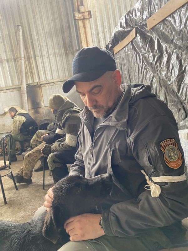 Дмитрий Стешин: Горжусь что был с батальоном "Восток", познакомился с парнями в конце мая 2014 года, приваривали "зушку" к раме MAN в укропской части ВСУ на "Мотеле" Дмитрий Стешин: Горжусь что был с батальоном "Восток", познакомился с парнями в конце мая 2014 года, приваривали "зушку" к раме MAN в укропской части ВСУ на "Мотеле"