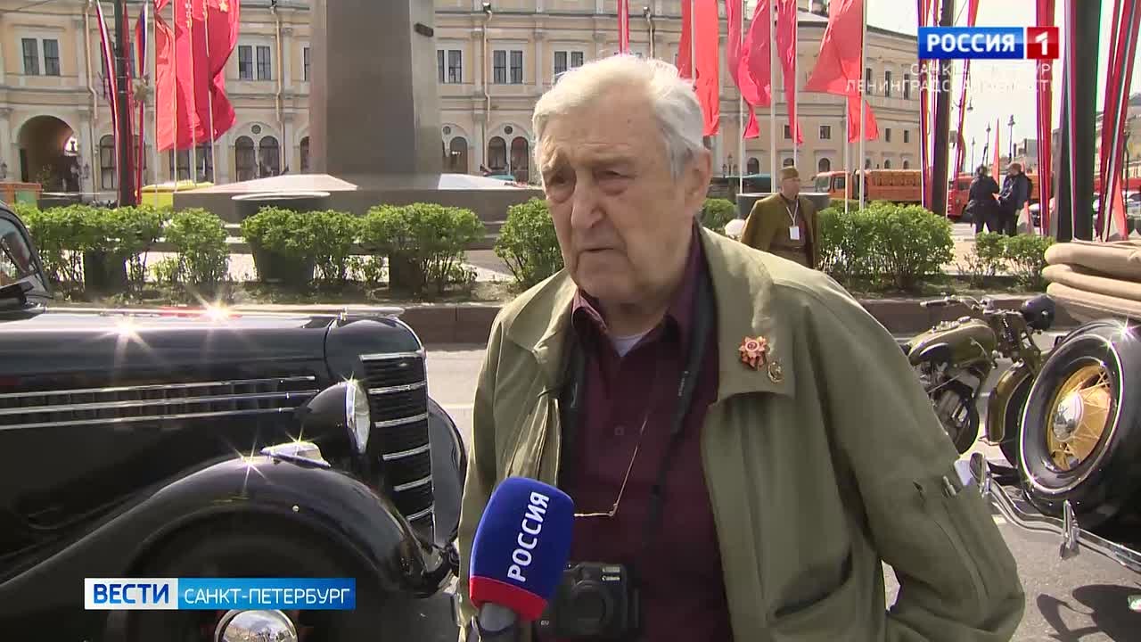 По Невскому проспекту прошли десятки тысяч участников "Бессмертного полка"