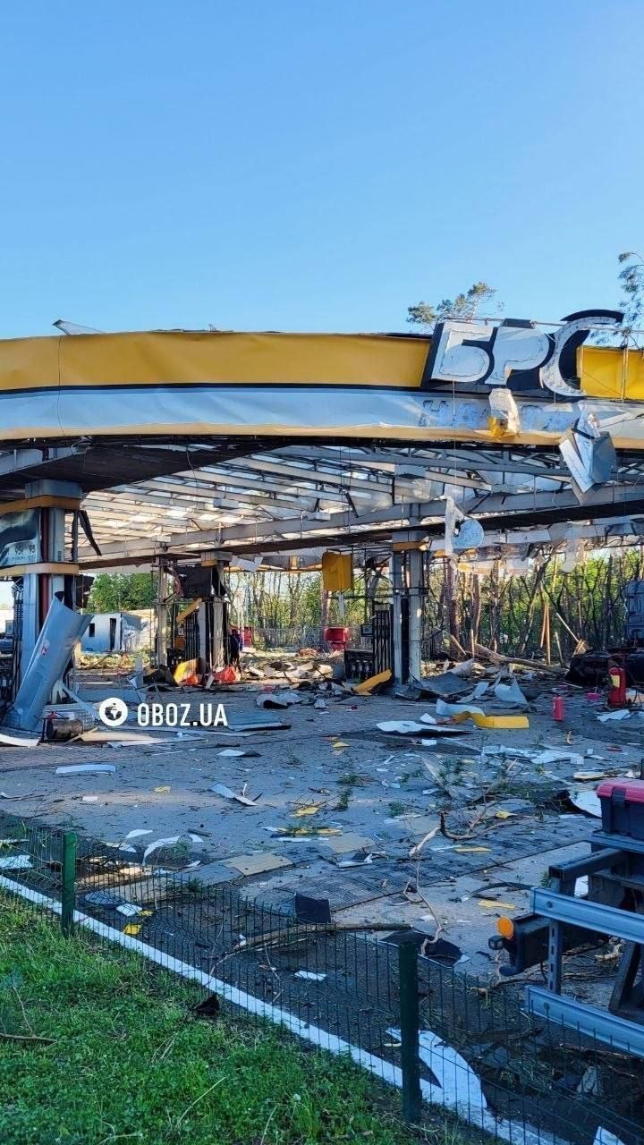 Заправка в Киеве после одного из ночных прилетов Заправка в Киеве после одного из ночных прилетов