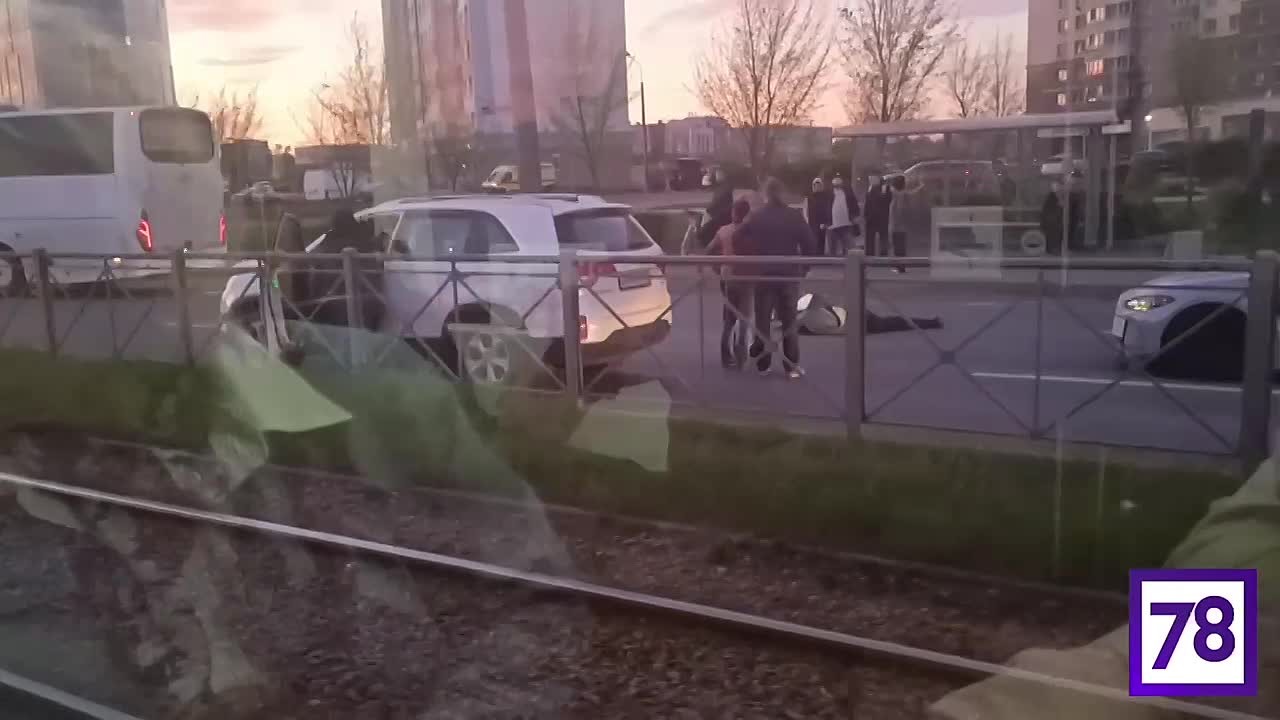 На Дальневосточном проспекте сбили двух самокатчиков