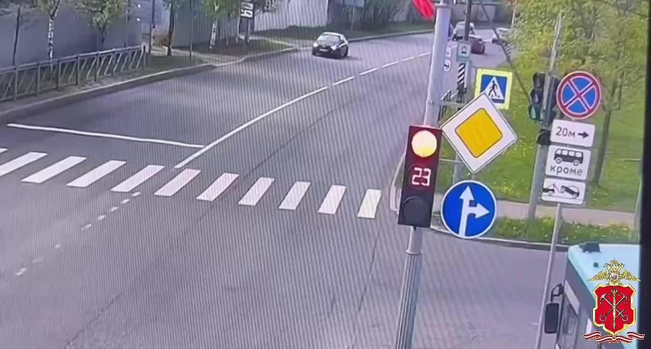 Полиция Колпино проводит проверку по факту ДТП с пострадавшей несовершеннолетней на электросамокате