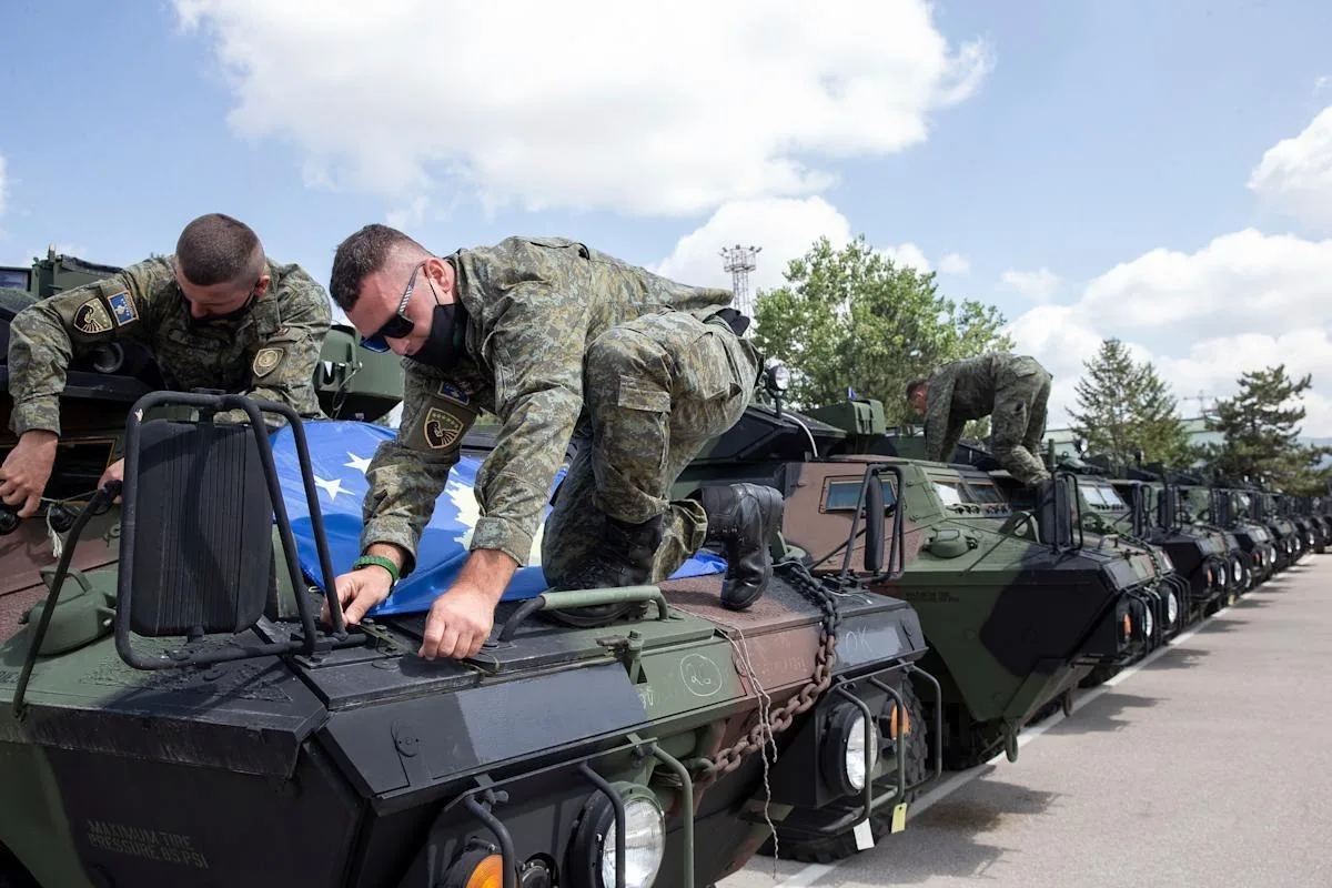 Госдеп США продолжает вооружение албанских боевиков в Косово