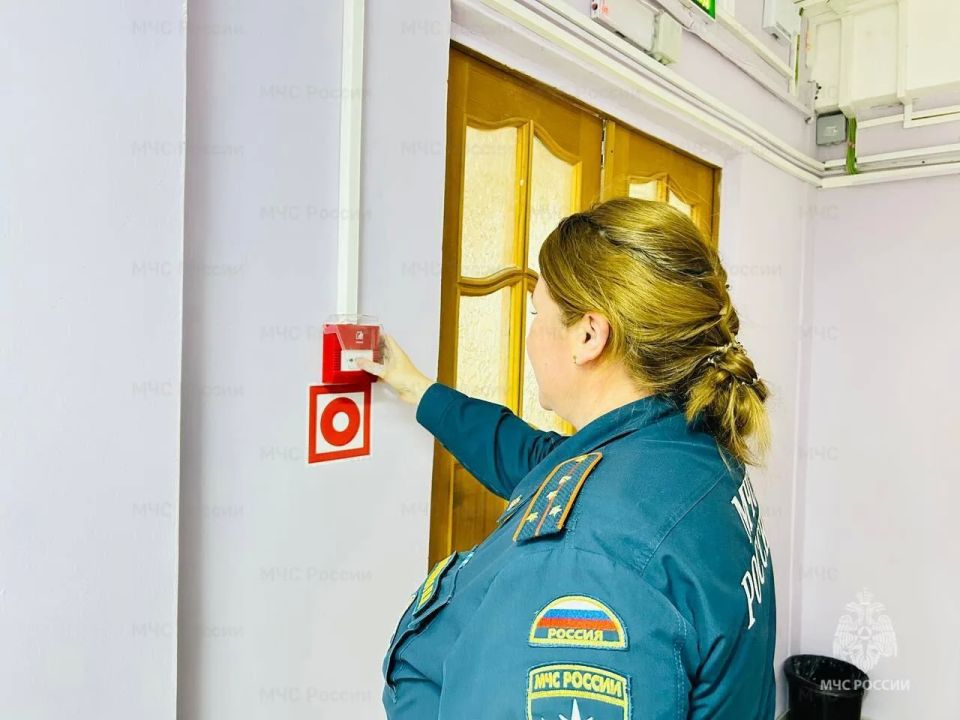 В конце учебного года школьники тренируются эвакуироваться в случае пожара вместе с #петербургскимиспасателями В конце учебного года школьники тренируются эвакуироваться в случае пожара вместе с #петербургскимиспасателями
