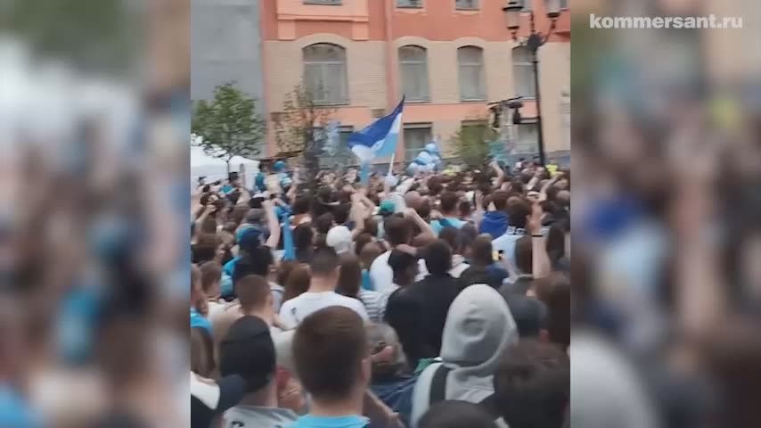 Футболисты и тренеры «Зенита» вернулись в Санкт-Петербург после победы в заключительном матче 30-го тура Российской премьер-лиги (РПЛ) в Ростове-на-Дону