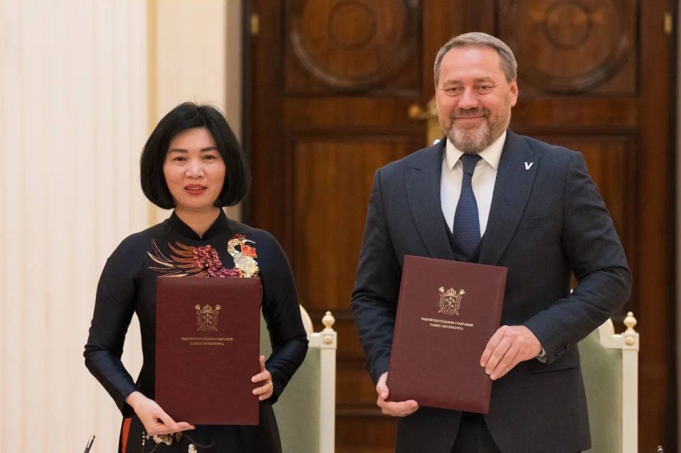 Встретились с делегацией Народного Совета Ханоя во главе с госпожой Фунг Тхи Хонг Ха и подписали Меморандум о взаимопонимании между нашими парламентами
