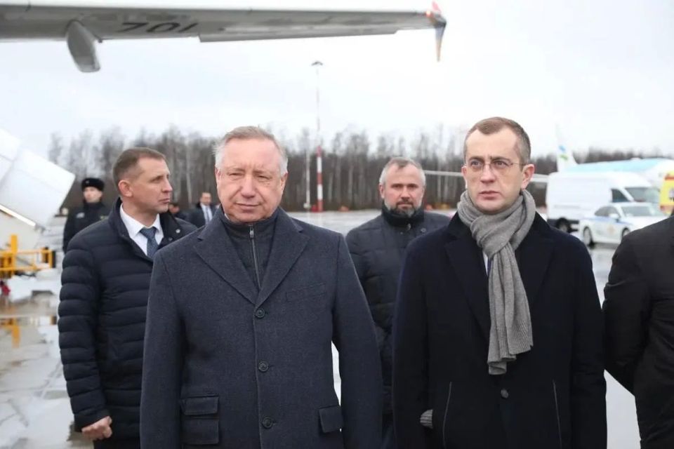 Александр Дмитриевич, я работаю в вашей команде уже пять лет и сегодня хочу вас поблагодарить Александр Дмитриевич, я работаю в вашей команде уже пять лет и сегодня хочу вас поблагодарить