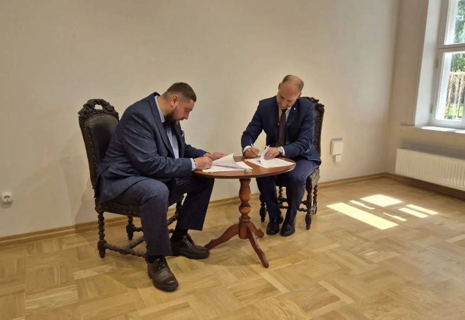 Новоладожскому музею подарили скульптуру из путиловского известняка Новоладожскому музею подарили скульптуру из путиловского известняка