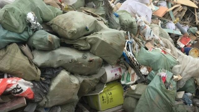 В Шушарах обнаружена свалка со 160 тоннами отходов