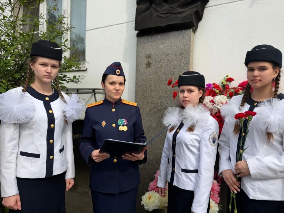 В Санкт-Петербурге воспитанницы кадетского корпуса СК России почтили память Героя Советского Союза Зины Портновой В Санкт-Петербурге воспитанницы кадетского корпуса СК России почтили память Героя Советского Союза Зины Портновой