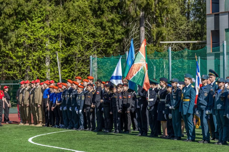 Александр Беглов: Завершился региональный этап военно-патриотической игры «Зарница 2.0». В соревнованиях приняли участие 360 школьников среднего и старшего звена, ставшие победителями районных этапов Александр Беглов: Завершился региональный этап военно-патриотической игры «Зарница 2.0». В соревнованиях приняли участие 360 школьников среднего и старшего звена, ставшие победителями районных этапов