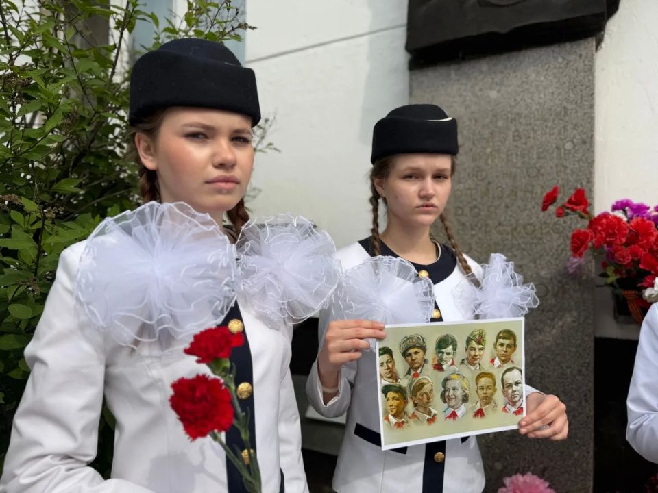 В Санкт-Петербурге воспитанницы кадетского корпуса СК России почтили память Героя Советского Союза Зины Портновой В Санкт-Петербурге воспитанницы кадетского корпуса СК России почтили память Героя Советского Союза Зины Портновой
