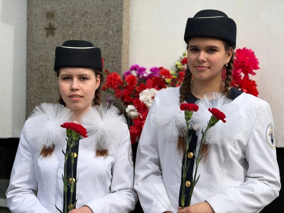 В Санкт-Петербурге воспитанницы кадетского корпуса СК России почтили память Героя Советского Союза Зины Портновой В Санкт-Петербурге воспитанницы кадетского корпуса СК России почтили память Героя Советского Союза Зины Портновой