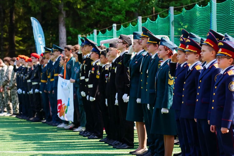 Александр Беглов: Завершился региональный этап военно-патриотической игры «Зарница 2.0». В соревнованиях приняли участие 360 школьников среднего и старшего звена, ставшие победителями районных этапов Александр Беглов: Завершился региональный этап военно-патриотической игры «Зарница 2.0». В соревнованиях приняли участие 360 школьников среднего и старшего звена, ставшие победителями районных этапов