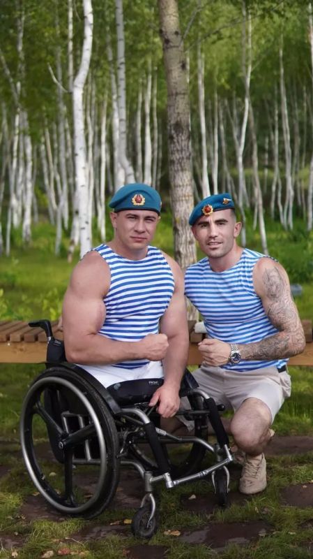 Два майора: На руках покорил Эверест. Впервые в истории альпинизма Два майора: На руках покорил Эверест. Впервые в истории альпинизма