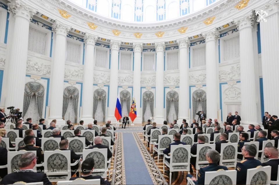 Президент Владимир Путин встретился с выпускниками федеральной кадровой программы «Время героев»