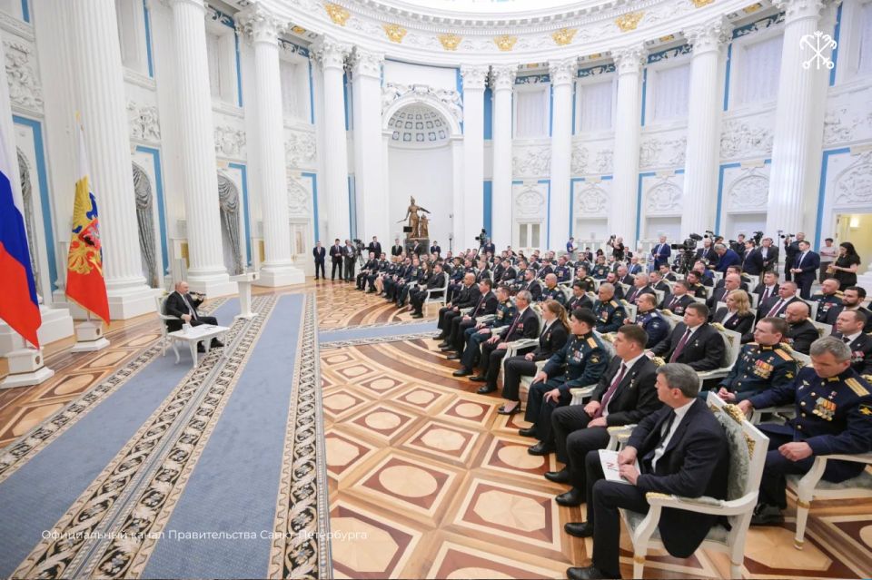 Президент Владимир Путин встретился с выпускниками федеральной кадровой программы «Время героев» Президент Владимир Путин встретился с выпускниками федеральной кадровой программы «Время героев»