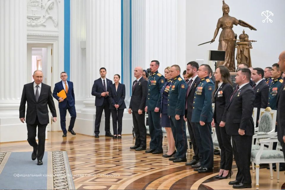 Президент Владимир Путин встретился с выпускниками федеральной кадровой программы «Время героев» Президент Владимир Путин встретился с выпускниками федеральной кадровой программы «Время героев»
