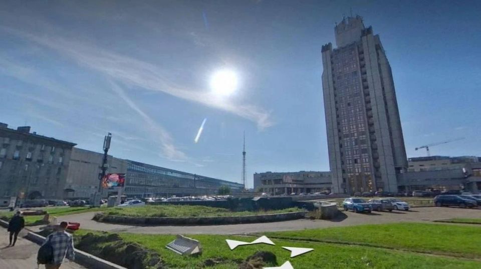 Фонтан на площади Академика Климова недалеко от «Лесной» реконструируют Фонтан на площади Академика Климова недалеко от «Лесной» реконструируют