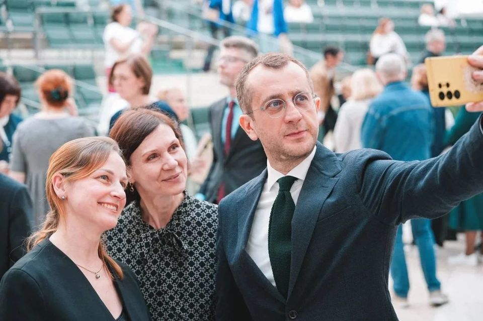 На Дворцовой площади начал работу XXI Международный Книжный салон На Дворцовой площади начал работу XXI Международный Книжный салон