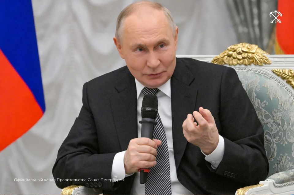 Президент Владимир Путин встретился с выпускниками федеральной кадровой программы «Время героев» Президент Владимир Путин встретился с выпускниками федеральной кадровой программы «Время героев»
