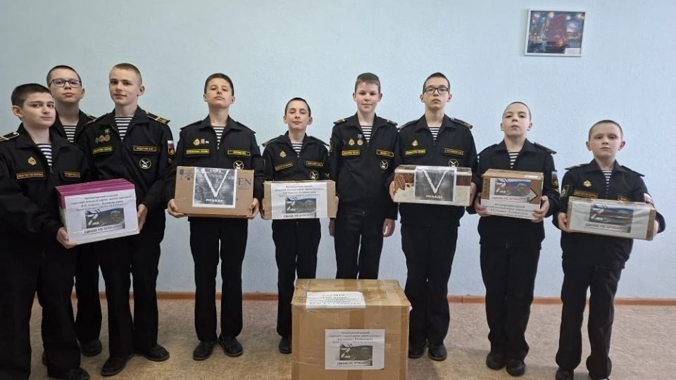 Воспитанники Кронштадтского корпуса собрали дополнительную помощь бойцам