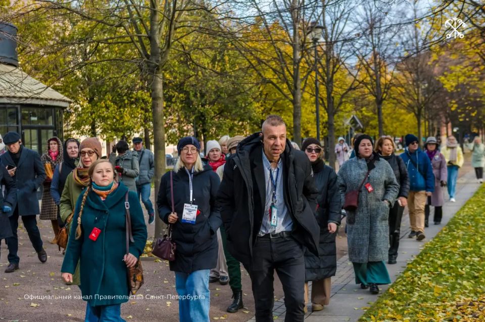 Порядка 3000 гидов и экскурсоводов аттестовали в Петербурге Порядка 3000 гидов и экскурсоводов аттестовали в Петербурге