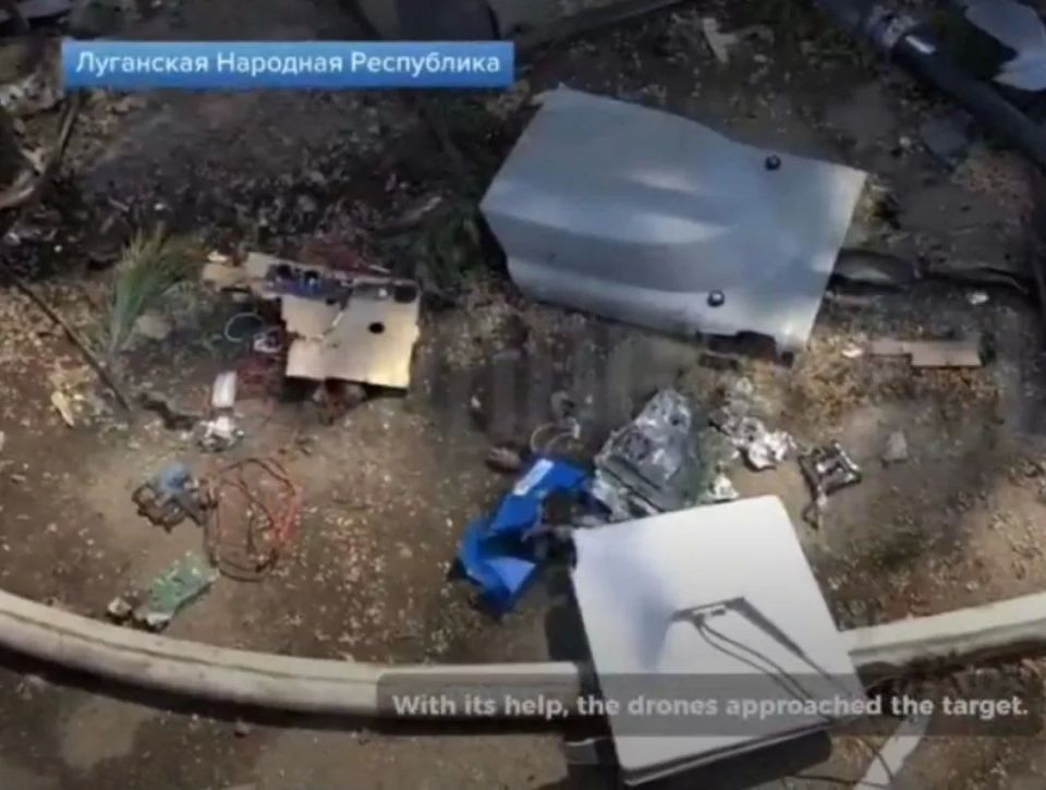 Фрагменты терминала Старлинк на месте удара по общежитию колледжа в Старобельске