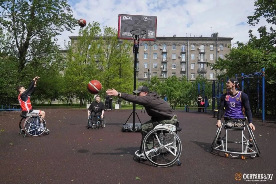 В Петербурге прошел благотворительный забег ветеранов СВО и паралимпийцев В Петербурге прошел благотворительный забег ветеранов СВО и паралимпийцев