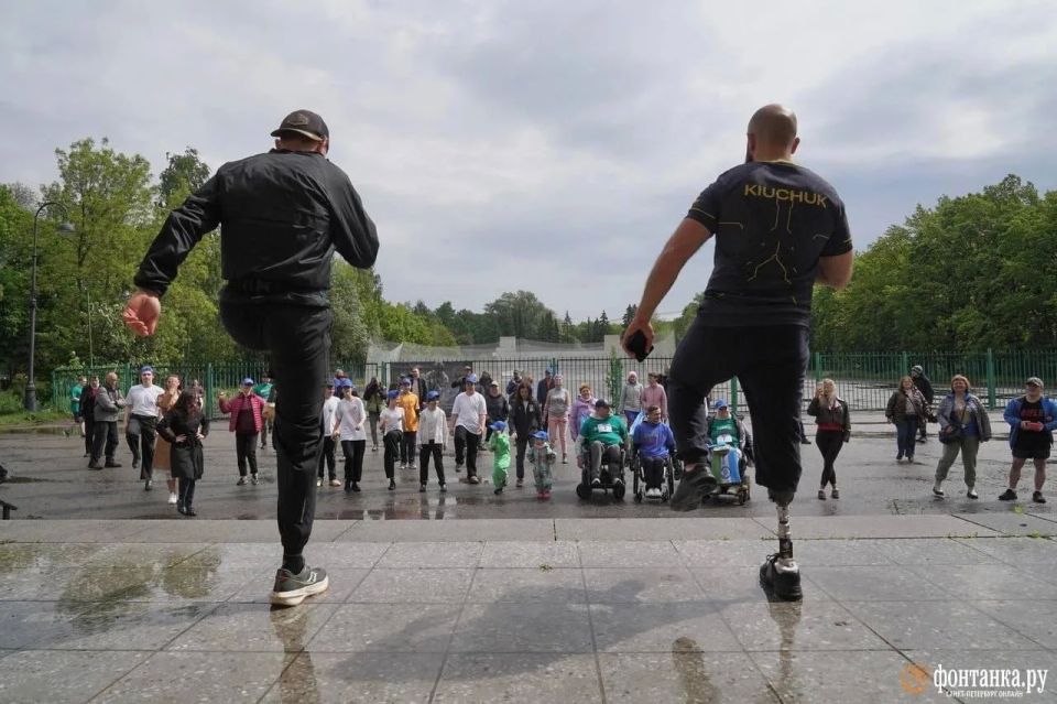 В Петербурге прошел благотворительный забег ветеранов СВО и паралимпийцев В Петербурге прошел благотворительный забег ветеранов СВО и паралимпийцев