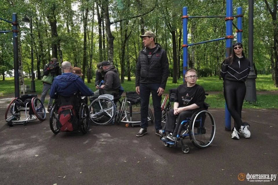 В Петербурге прошел благотворительный забег ветеранов СВО и паралимпийцев В Петербурге прошел благотворительный забег ветеранов СВО и паралимпийцев