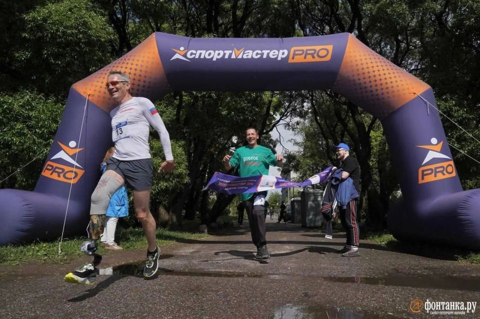 В Петербурге прошел благотворительный забег ветеранов СВО и паралимпийцев