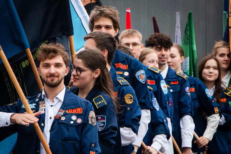 Александр Беглов: Сегодня стартовал третий трудовой семестр петербургских студотрядов: на Нарышкином бастионе собралось полторы тысячи человек Александр Беглов: Сегодня стартовал третий трудовой семестр петербургских студотрядов: на Нарышкином бастионе собралось полторы тысячи человек