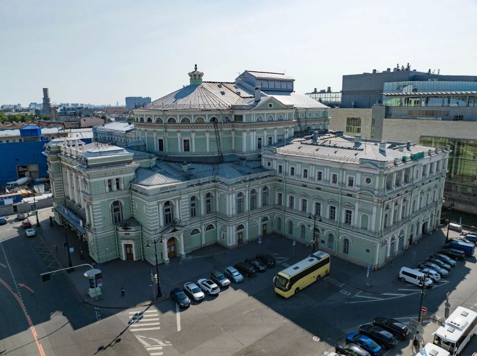 В Петербурге возле Мариинского театра мужчина выстрелил в 11-летнего ребёнка из пневматики за игру на саксофоне