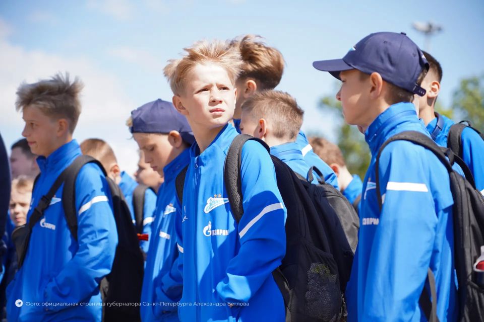 В 101-й день рождения футбольного клуба «Зенит» состоялась торжественная церемония открытия одноимённой площади в Петроградском районе В 101-й день рождения футбольного клуба «Зенит» состоялась торжественная церемония открытия одноимённой площади в Петроградском районе