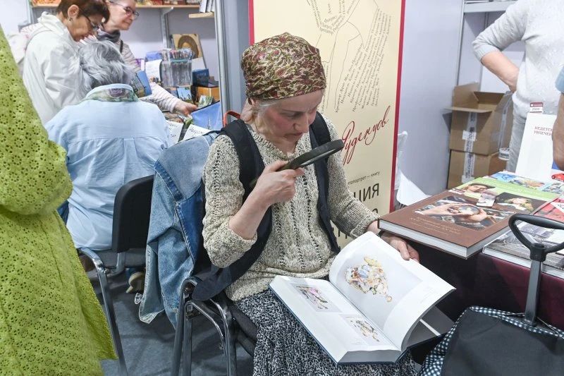 Петербургский книжный салон объединил писателей со всей России Петербургский книжный салон объединил писателей со всей России