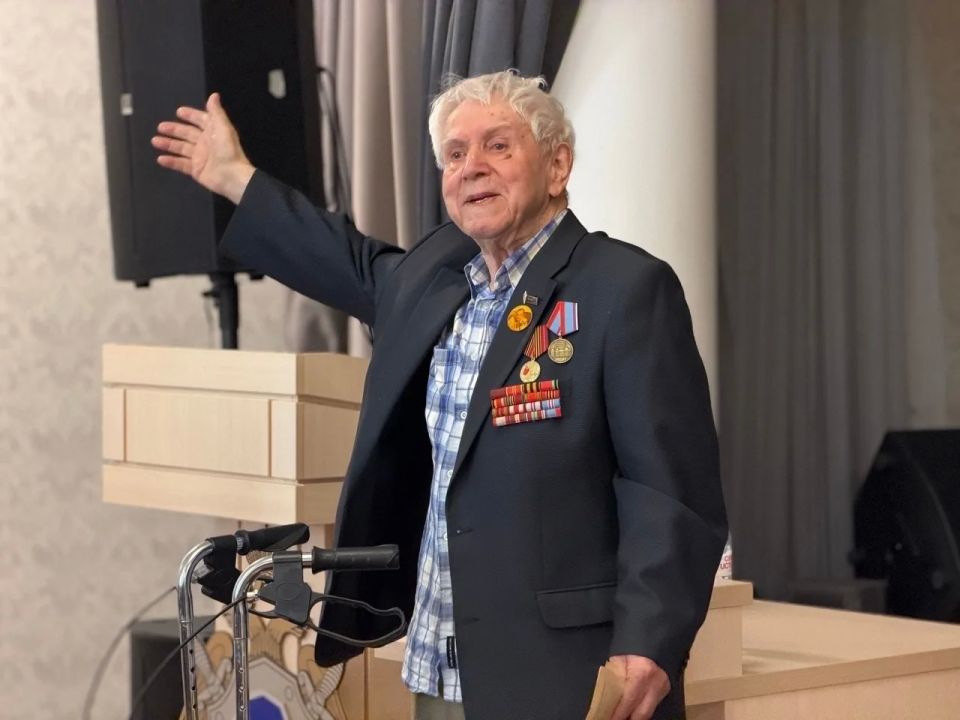 Ветеран Великой Отечественной войны Андрей Аркадьевич Бобыльков встретился с кадетами Объединенного кадетского корпуса СК России им. Г.К. Жукова Ветеран Великой Отечественной войны Андрей Аркадьевич Бобыльков встретился с кадетами Объединенного кадетского корпуса СК России им. Г.К. Жукова