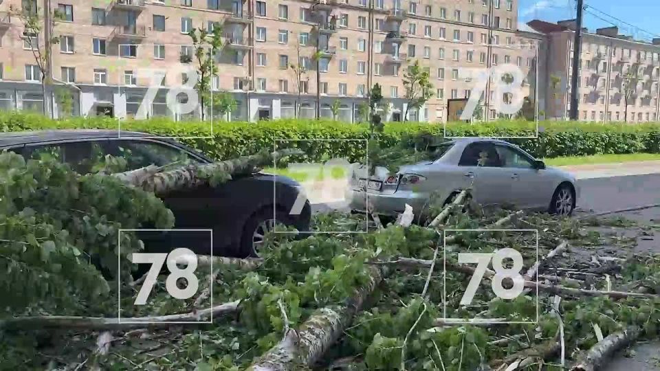 Жертвами непогоды стали ещё две машины
