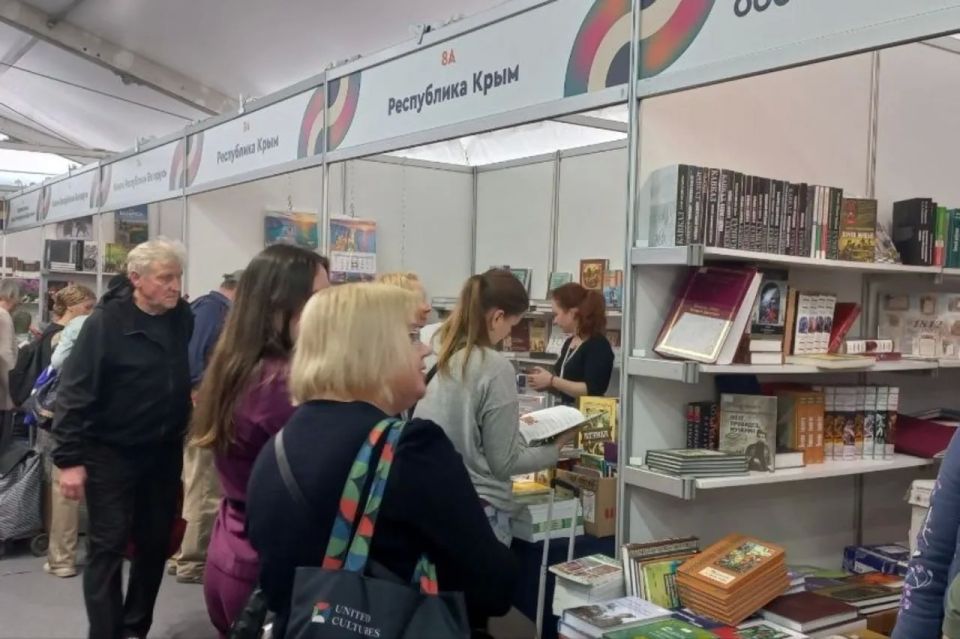 Крым представил свою литературу на XXI Международном книжном салоне в Санкт-Петербурге