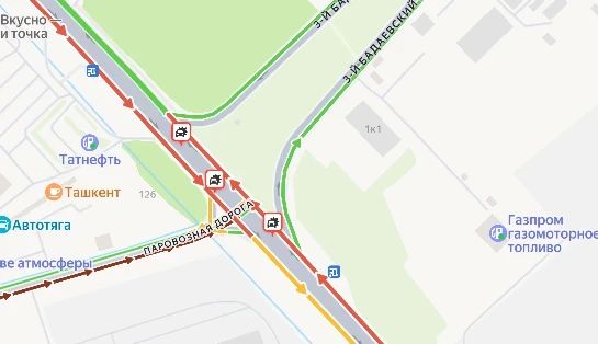 Врачи спасают мотоциклиста после ДТП на Московском шоссе