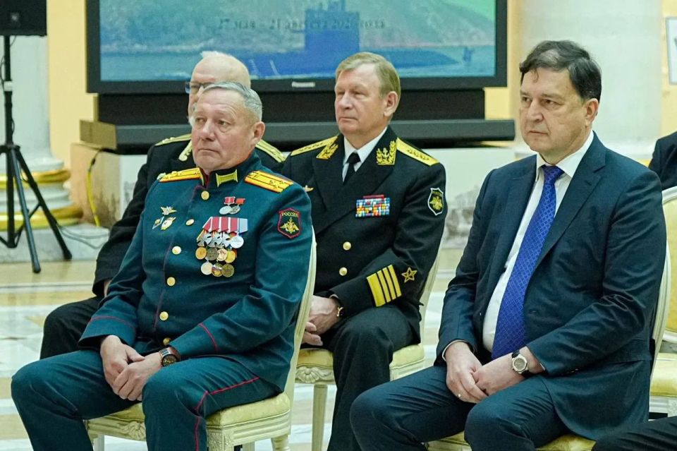 В Президентской библиотеке открылась выставка «Память поколений», посвященная 330-летию Военно-морского флота и 120-летию подводного флота России В Президентской библиотеке открылась выставка «Память поколений», посвященная 330-летию Военно-морского флота и 120-летию подводного флота России