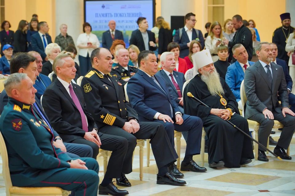 Александр Беглов: Открыли выставку «Память поколений: 330 лет Военно-Морскому Флоту и 120 лет подводному флоту России»