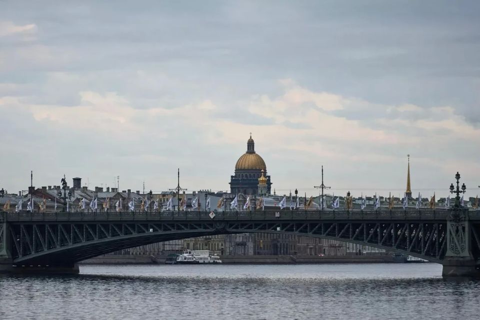 Владимир Константинов: 27 мая 1703 года по приказу Петра I на Заячьем острове в устье Невы была заложена крепость