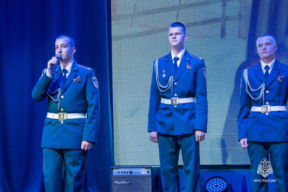В Санкт-Петербургском университете ГПС МЧС России состоялось торжественное мероприятие, посвященное окончанию учебного года и празднику «Последний звонок» В Санкт-Петербургском университете ГПС МЧС России состоялось торжественное мероприятие, посвященное окончанию учебного года и празднику «Последний звонок»
