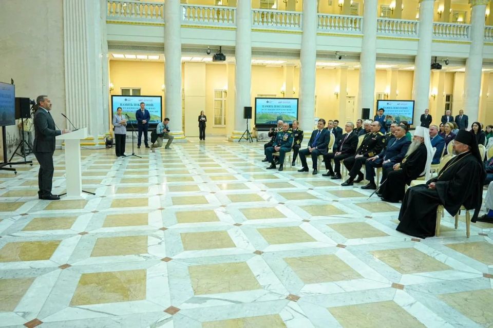 В Президентской библиотеке открылась выставка «Память поколений», посвященная 330-летию Военно-морского флота и 120-летию подводного флота России